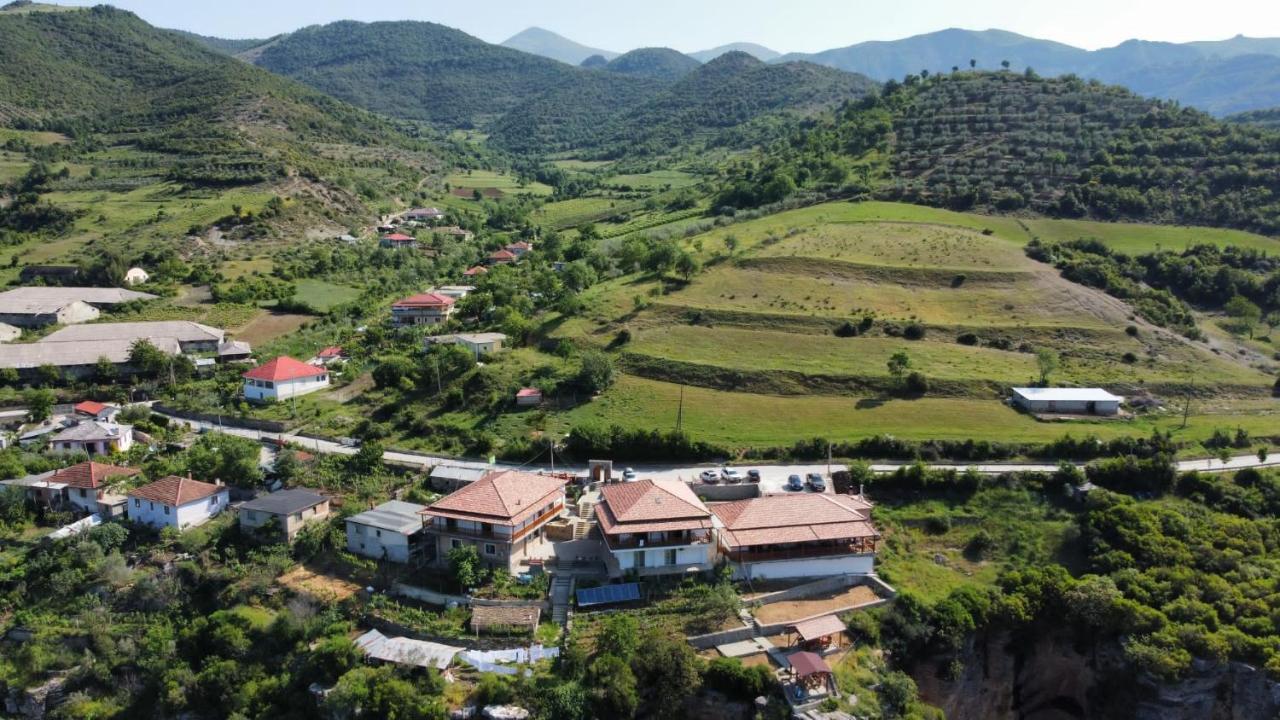 Guest House Bracaj Corovode ภายนอก รูปภาพ