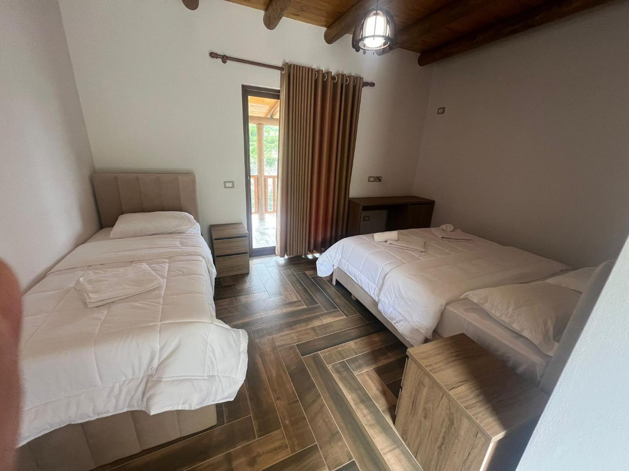 Guest House Bracaj Corovode ภายนอก รูปภาพ