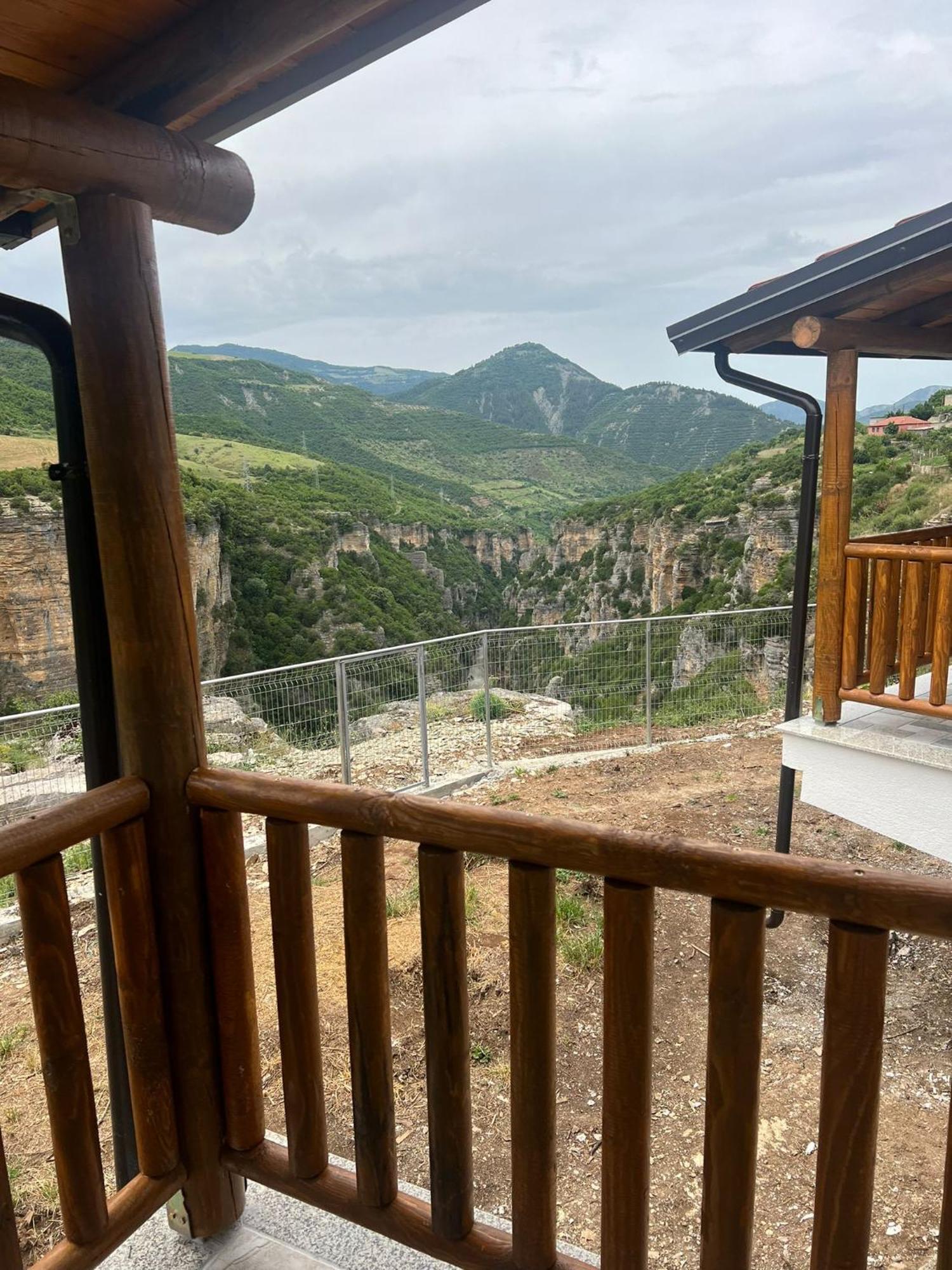Guest House Bracaj Corovode ภายนอก รูปภาพ