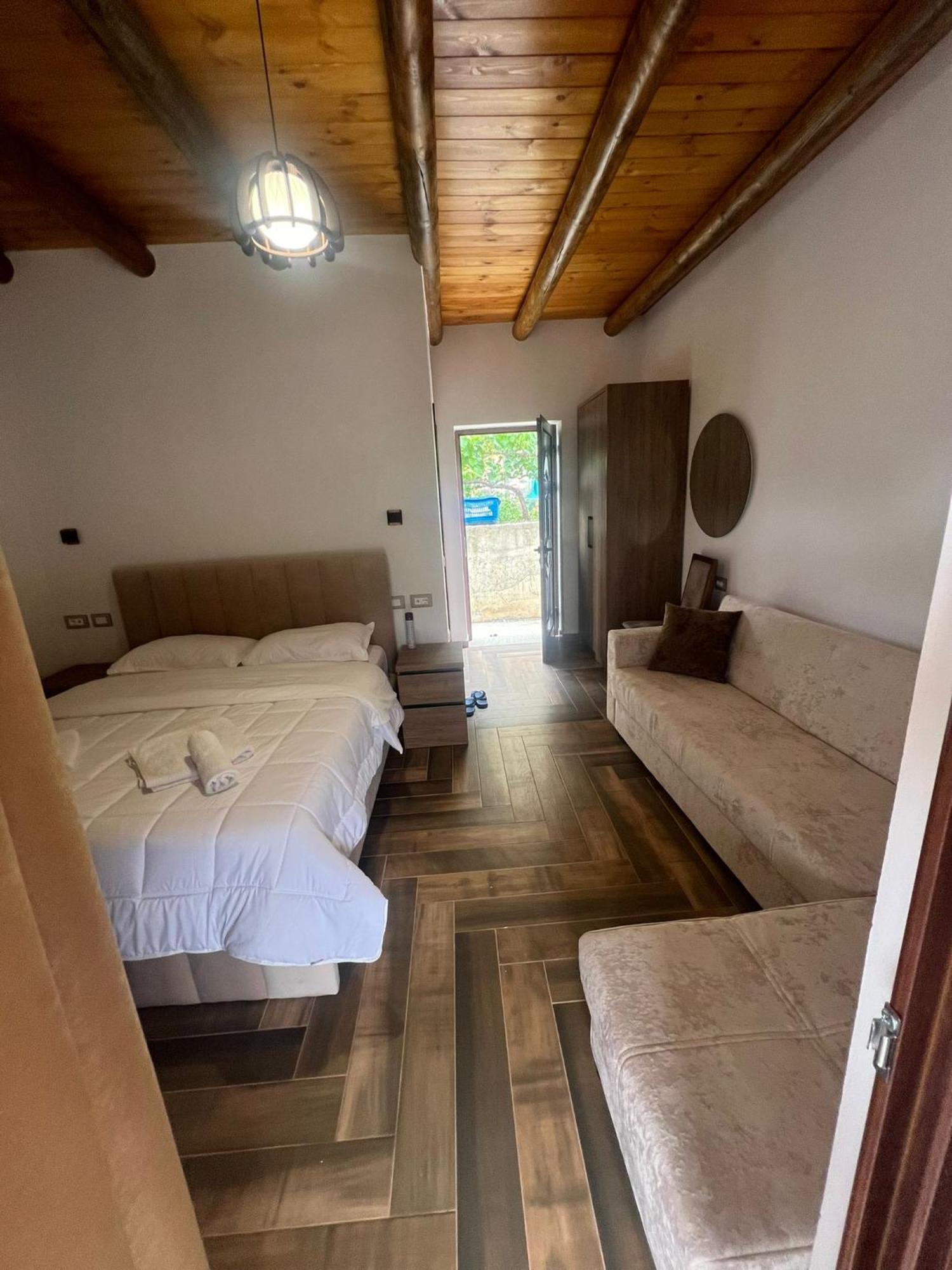 Guest House Bracaj Corovode ภายนอก รูปภาพ