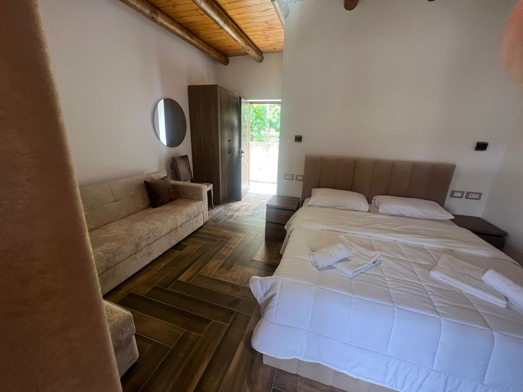 Guest House Bracaj Corovode ภายนอก รูปภาพ