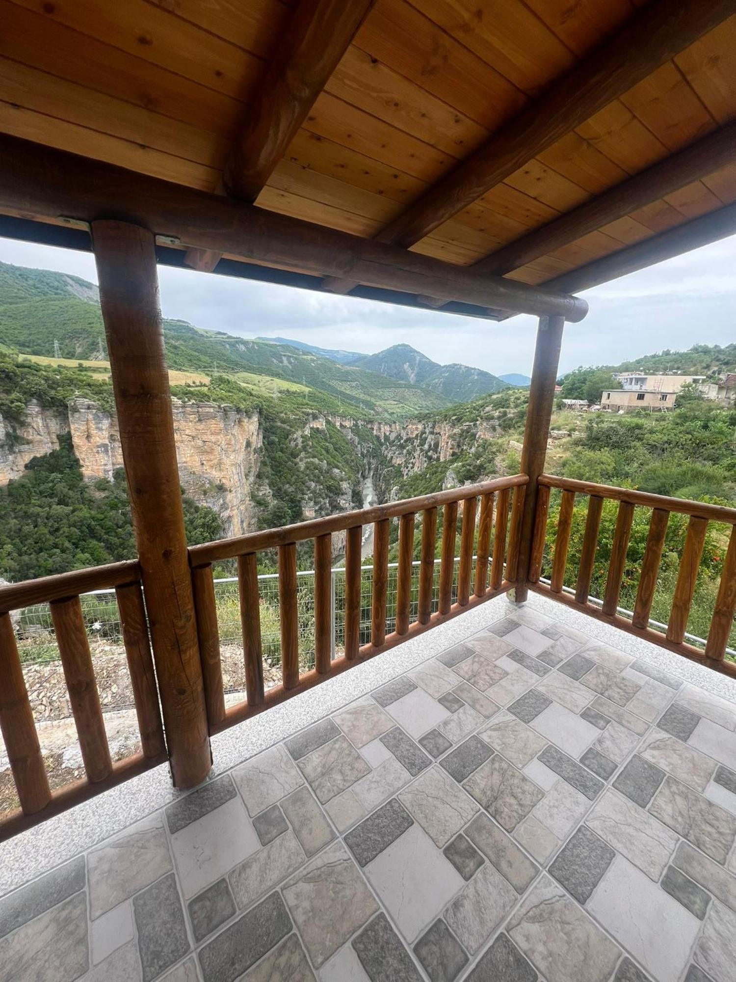Guest House Bracaj Corovode ภายนอก รูปภาพ