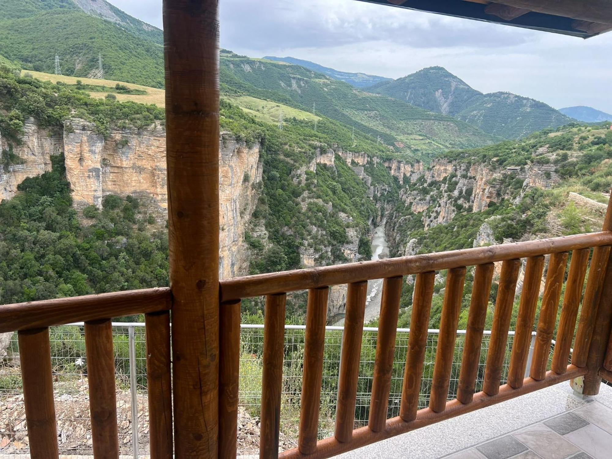 Guest House Bracaj Corovode ภายนอก รูปภาพ