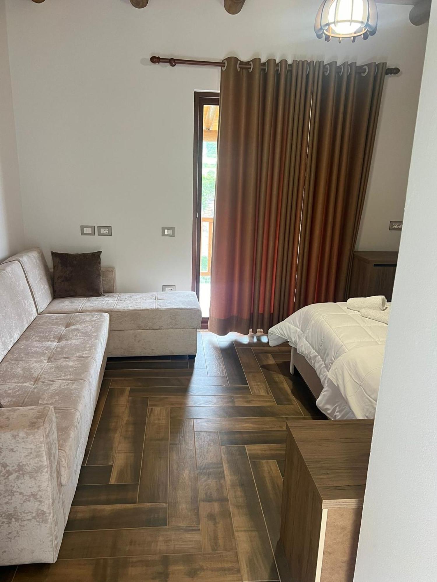 Guest House Bracaj Corovode ภายนอก รูปภาพ