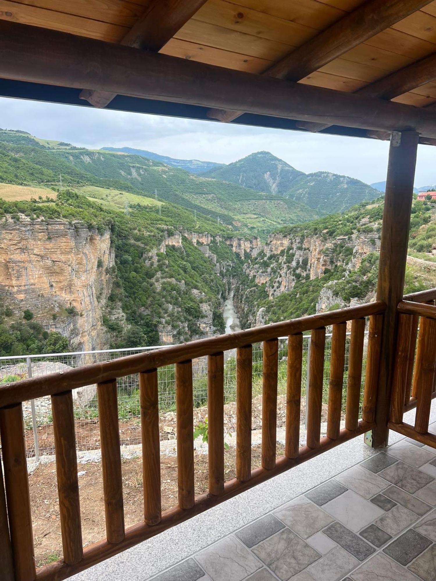 Guest House Bracaj Corovode ภายนอก รูปภาพ