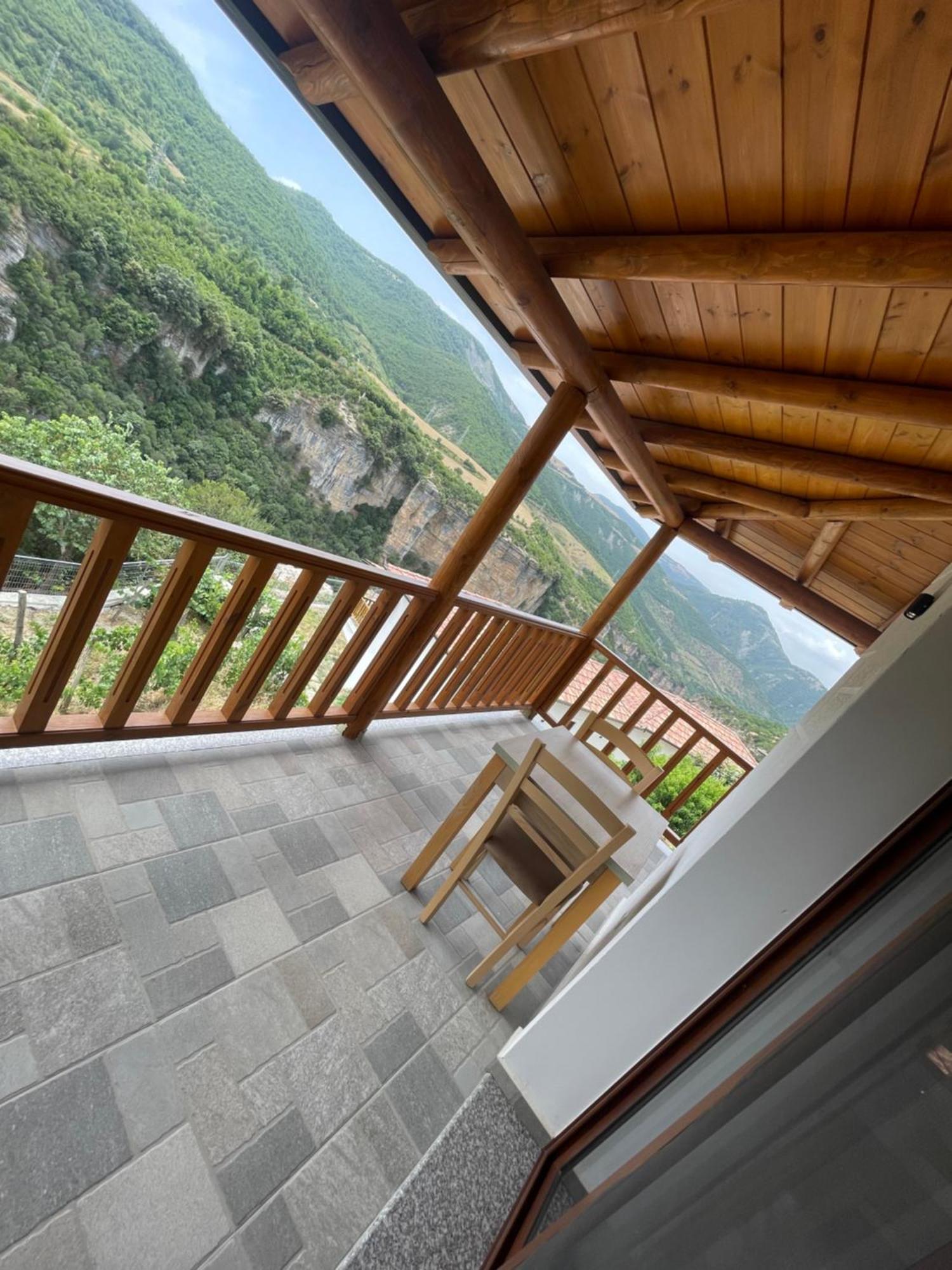 Guest House Bracaj Corovode ภายนอก รูปภาพ