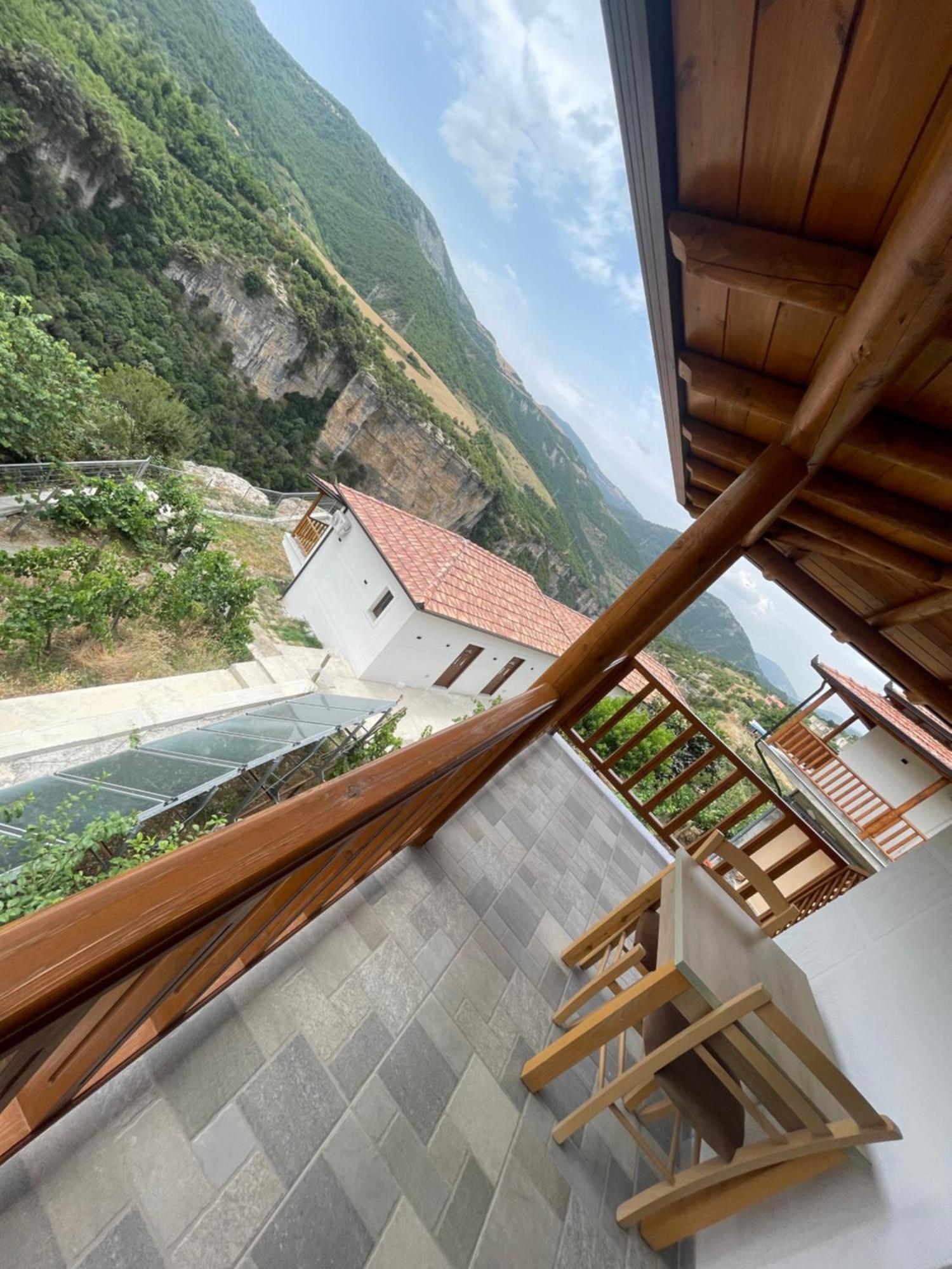 Guest House Bracaj Corovode ภายนอก รูปภาพ
