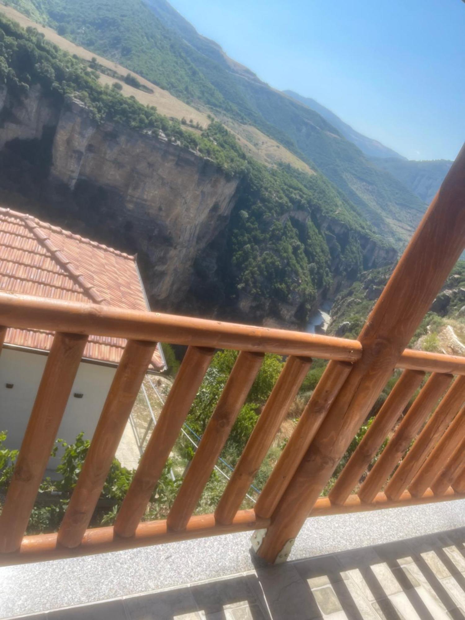 Guest House Bracaj Corovode ภายนอก รูปภาพ